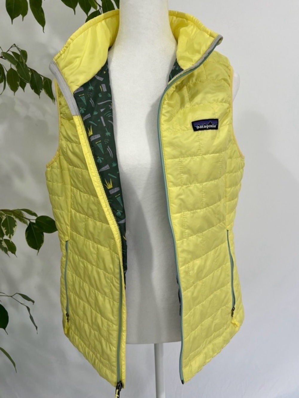 Patagonia Nano Puff Insulated Vest Women’s Medium; Excellent condition, no flaws